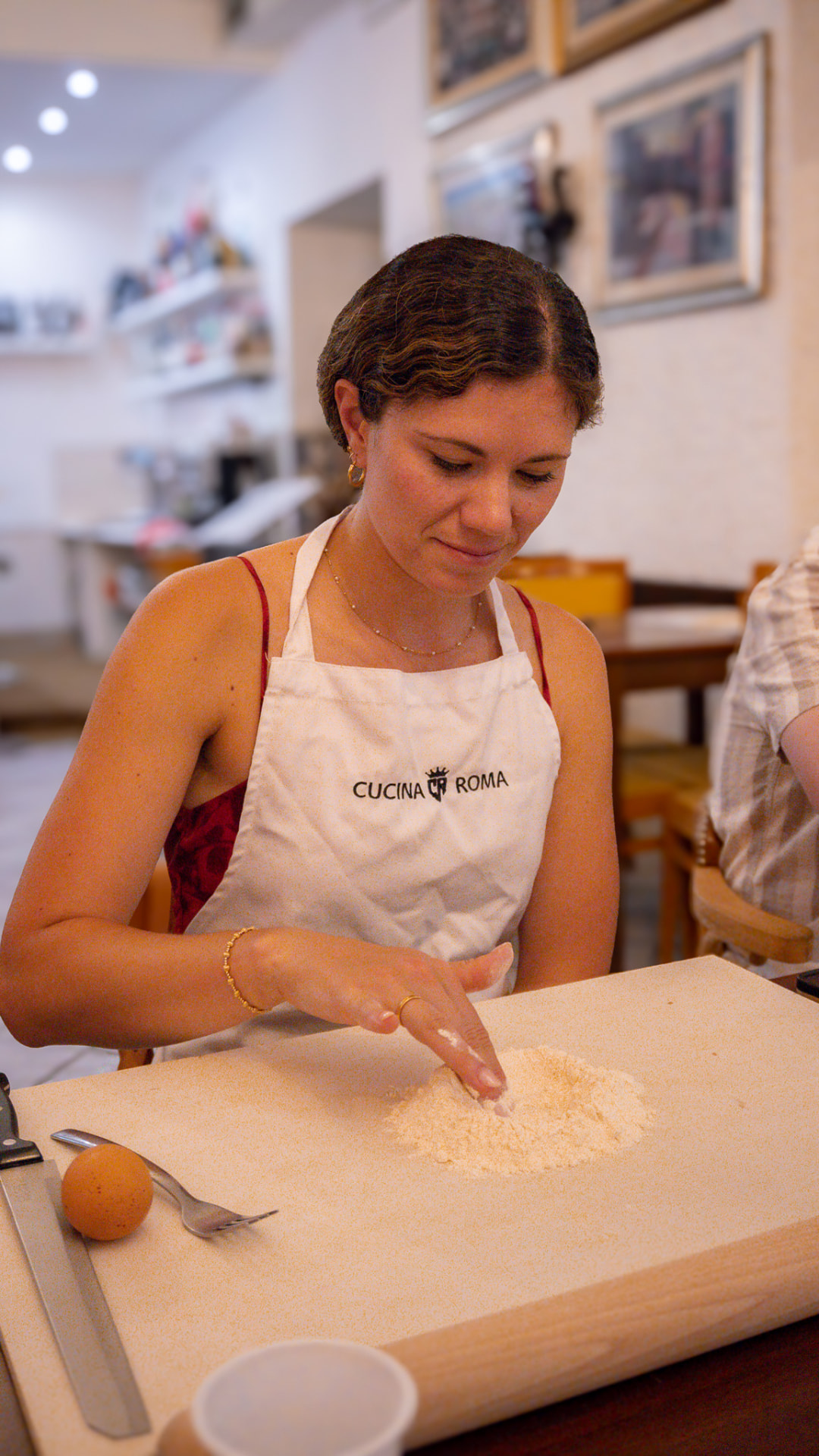 Pasta fresca fatta a mano con pomodoro fresco e basilico del corso vegetariano di Cucina Roma